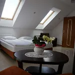 Gosciniec Klejnot 3* Borowo