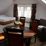 Gosciniec Klejnot 3* Borowo