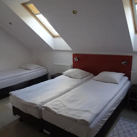 Gosciniec Klejnot 3* Borowo