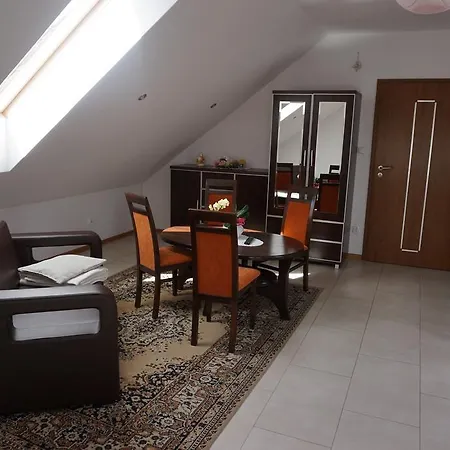 Gosciniec Klejnot 3* Borowo