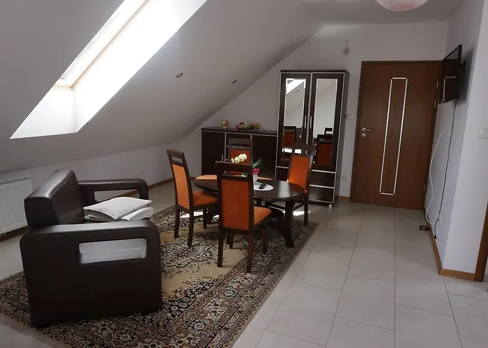 Gosciniec Klejnot 3* Borowo