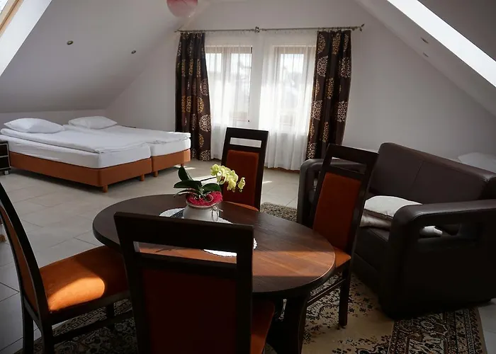 Gosciniec Klejnot 3* Borowo